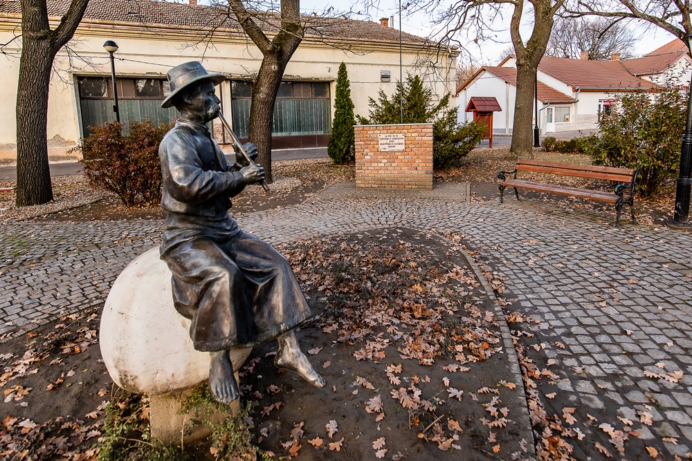 doboz szobor