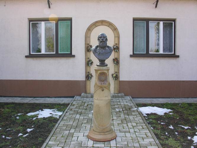 kötegyán szobor