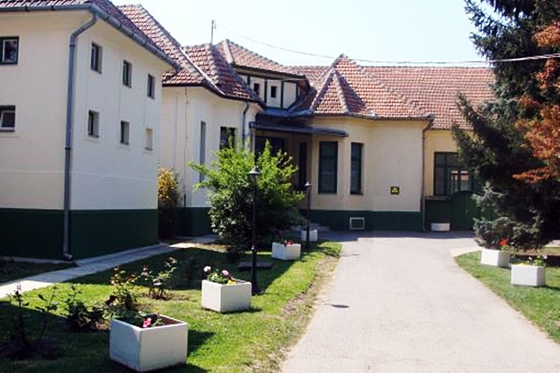 szlávy-schwarcz kastély okány